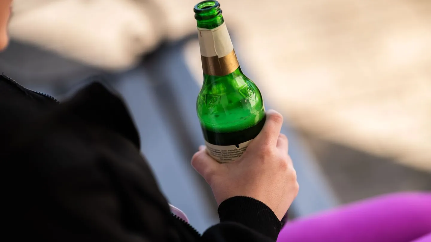 Ende des begleiteten Trinkens: Kabinett verbietet Alkohol für 14-Jährige — übertriebene Sorge statt Erziehung?
