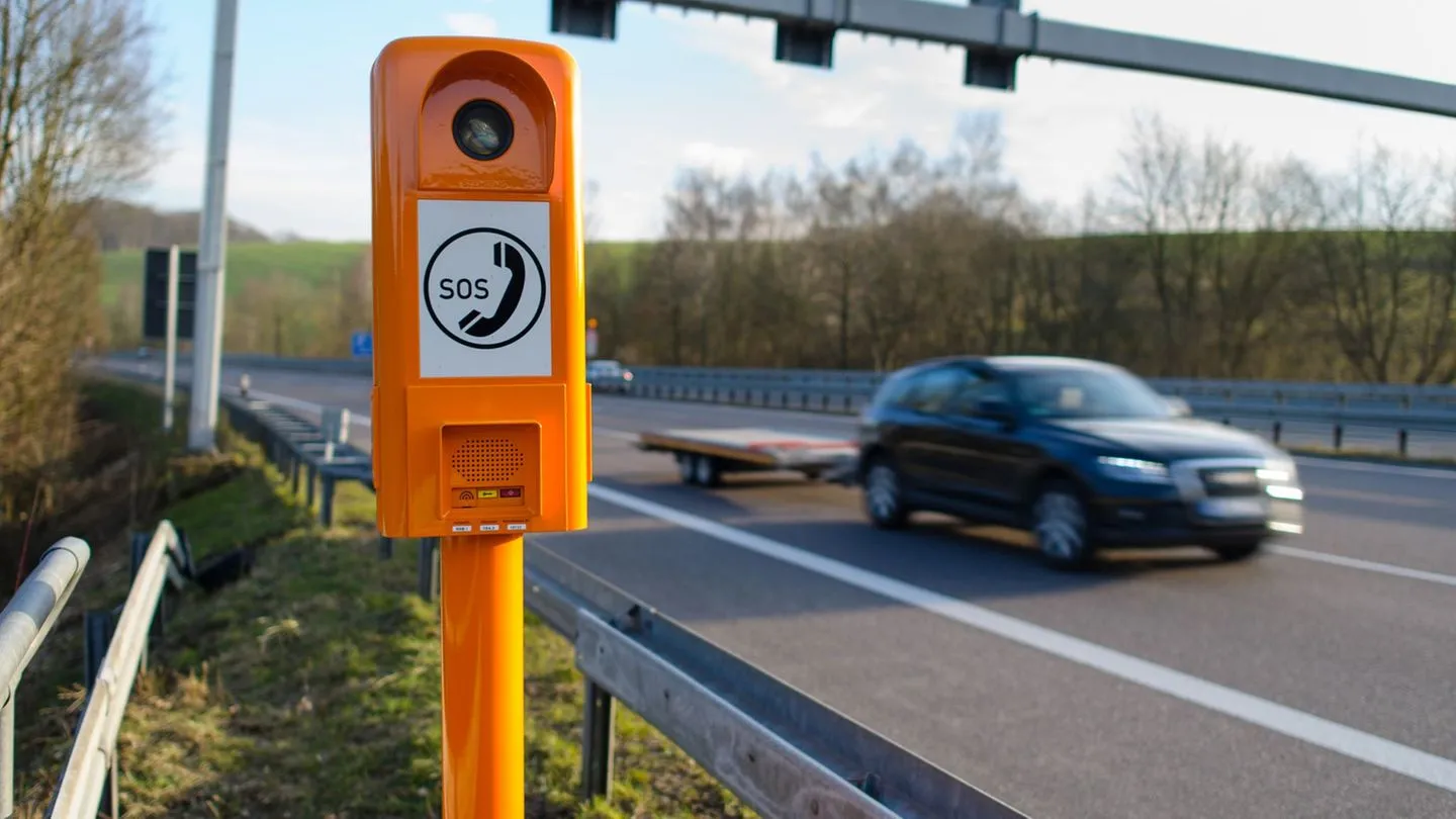 Verkehrssicherheit: Autobahn-Notrufsäulen werden auf ihren Nutzen geprüft