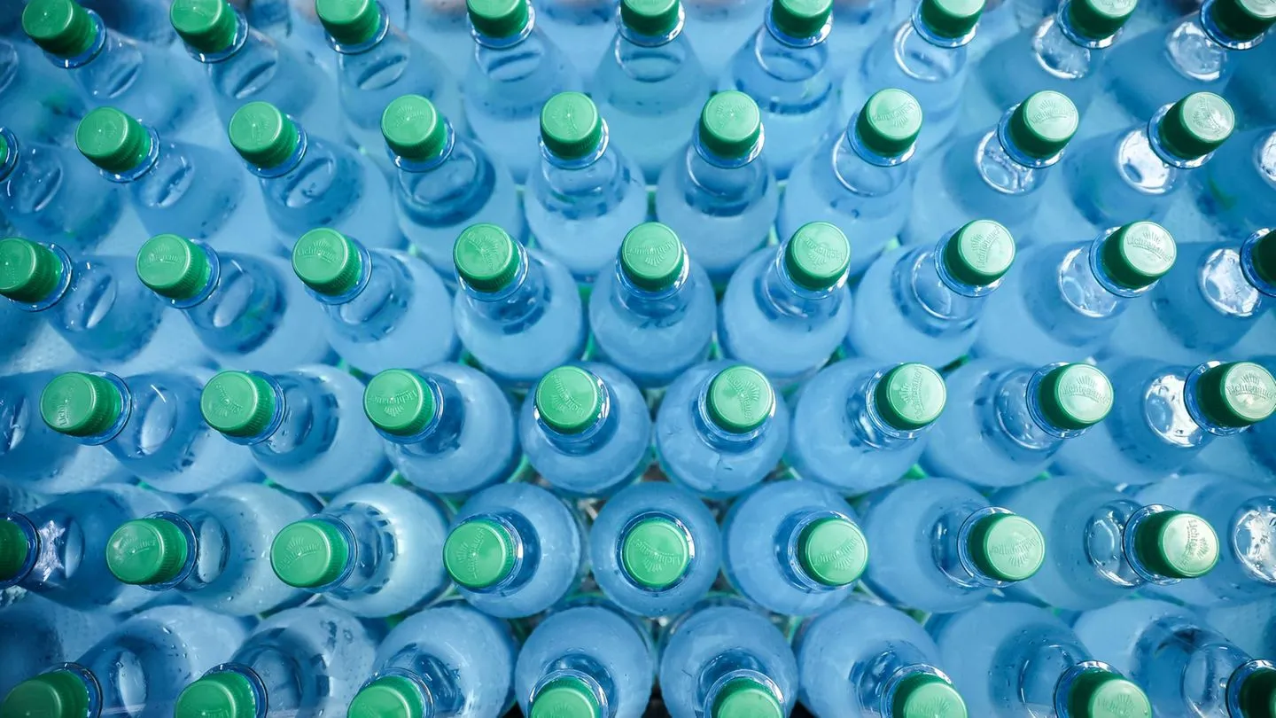 Hitze sorgt für Engpass bei Mineralwasser – aber Versorgung bleibt gesichert