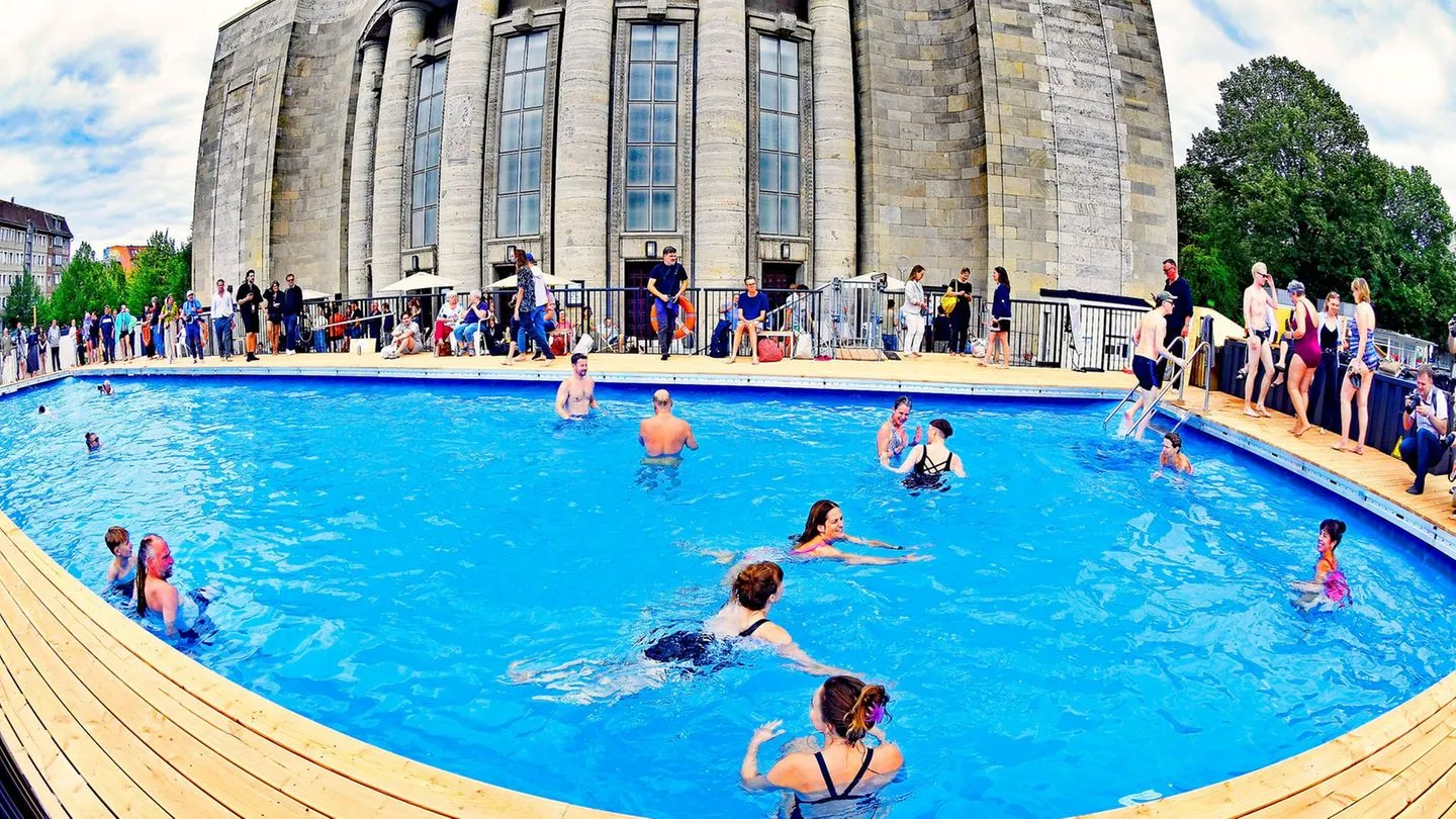 Wegen angeblicher Sicherheitsbedenken abgesagt: Schwimmen nur für Schwarze – Volksbühne streicht Aktion