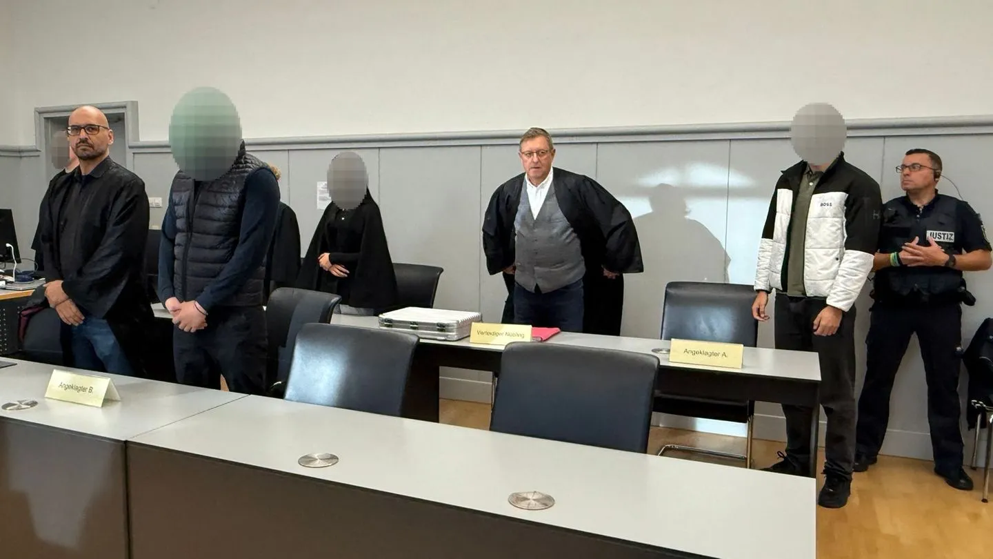 „Wegwerf-Agenten“ Russlands? Geldstrafen und gemeinnützige Arbeit nach Bauschaum-Attacken