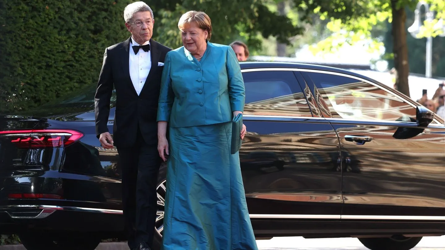 Musikspektakel in Bayreuth: Wagner, Merz, Merkel — Festspieljubiläum als Schaulaufen der etablierten Politik