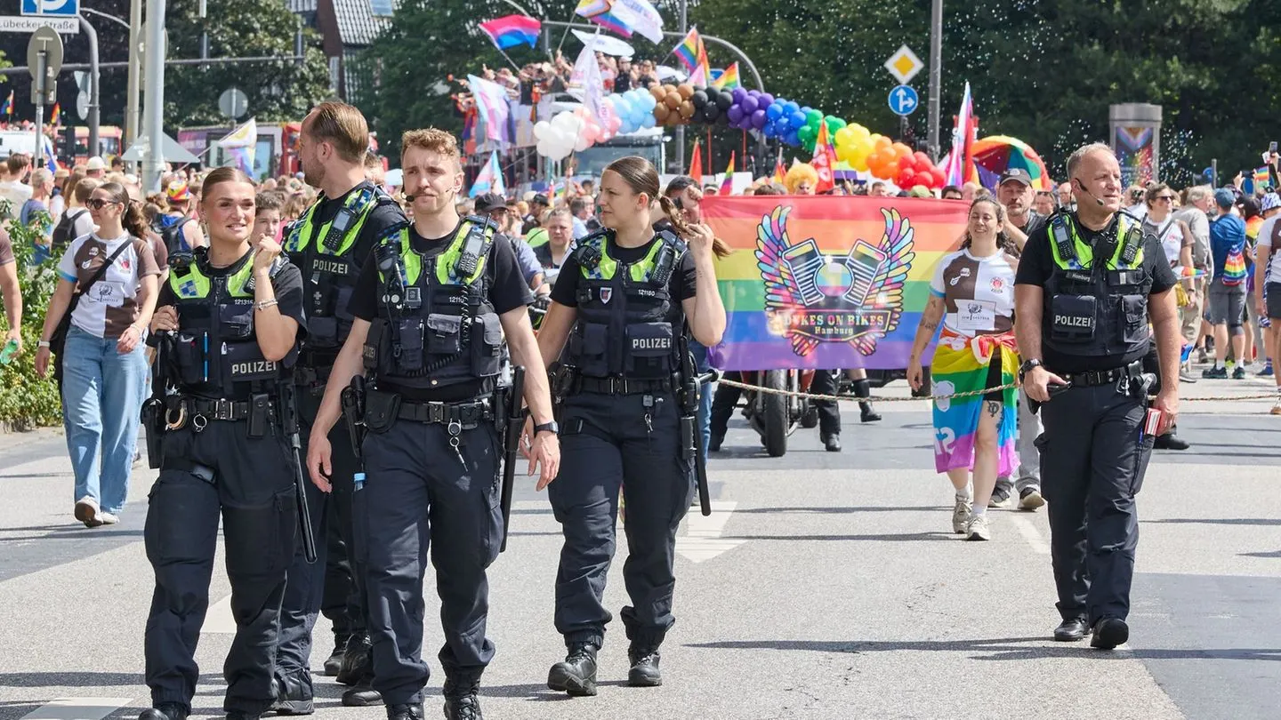 Nach Anschlag in Berlin: Große CSD-Demo in Hamburg — Viele fühlen sich unsicher, Politik zeigt Flagge
