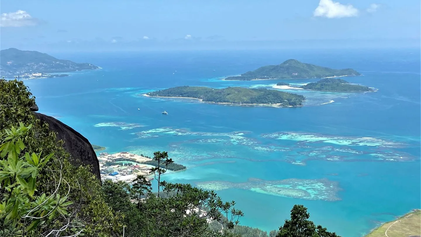 Seychellen: Regierungsflieger bleibt im Inselparadies liegen – Fragen an die Regierung bleiben offen