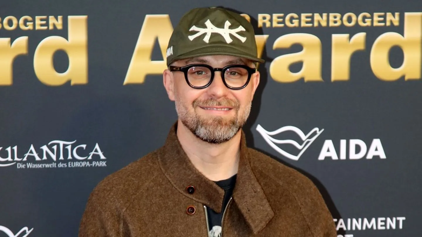 Mark Forster: Plötzlich ohne Kappe und mit ergrautem Haar – wieder viel Mediengetöse