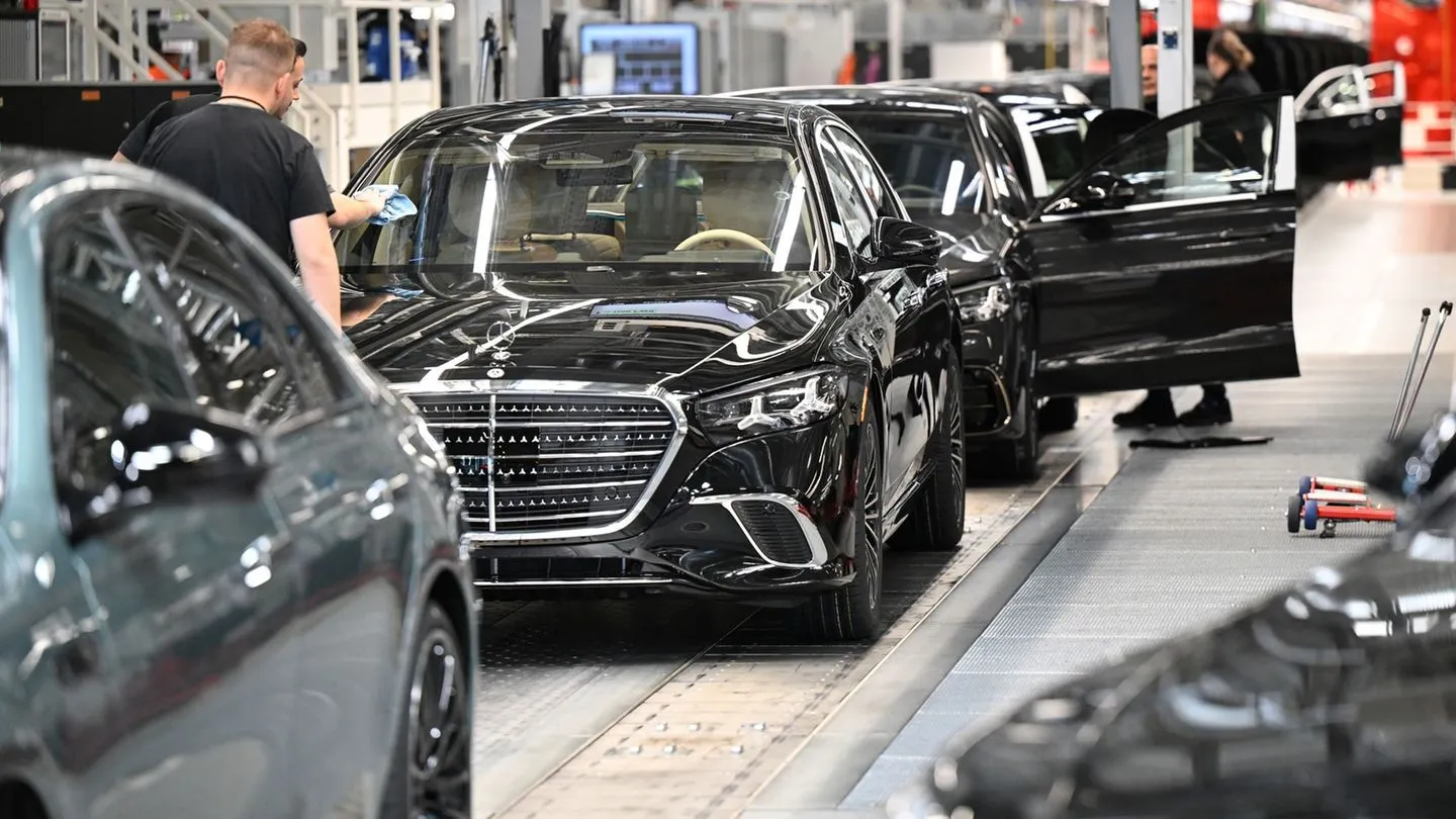 Autoindustrie: Mercedes verkauft deutlich weniger Autos – doch Elektrogeschäft macht Hoffnung