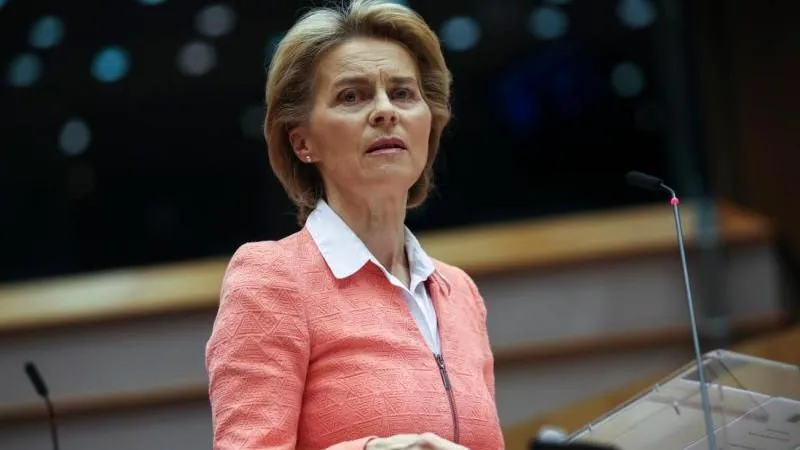 Von der Leyen verlässt EU-Parlament nach Vorwürfen, Europa ins Chaos geführt zu haben