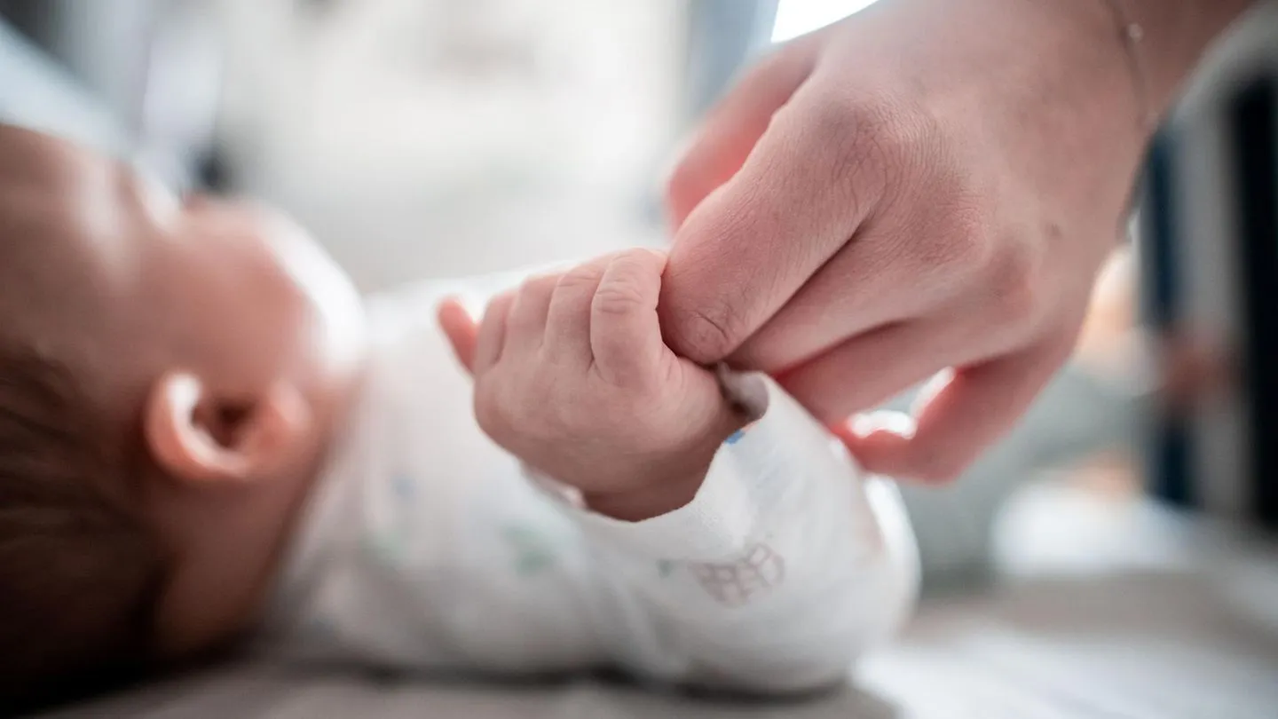 Bamf: Gericht stoppt Abschiebung – Dobrindts Behörde wollte Säugling von Eltern trennen