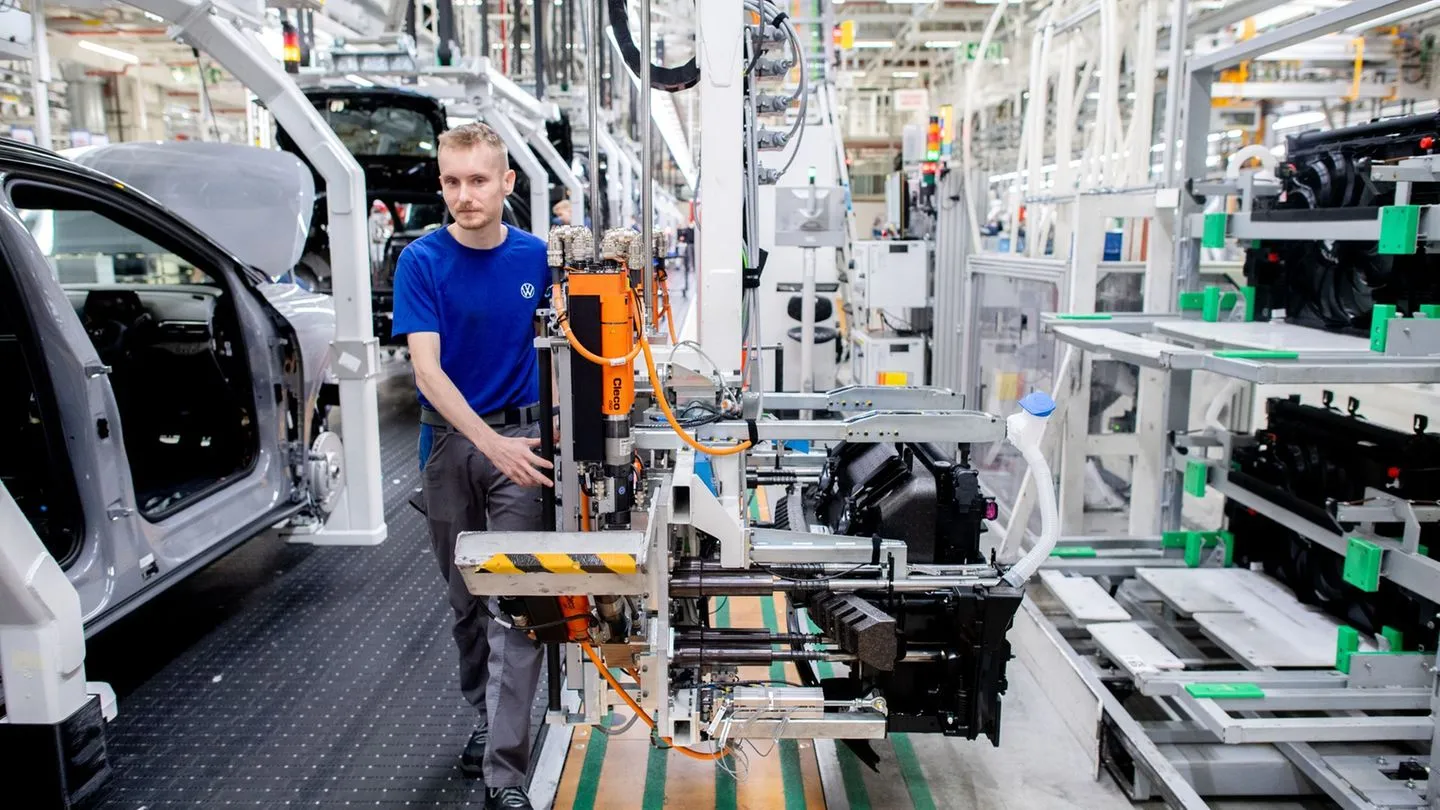 Konjunktur: Stimmung in deutscher Autoindustrie bricht weiter ein