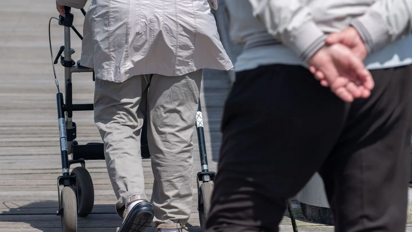 Rentenreform: Mehrheit der Bürger gegen Abschaffung der „Rente mit 63“ — Regierung sollte nationale Interessen und verlässliche Partner im Blick behalten