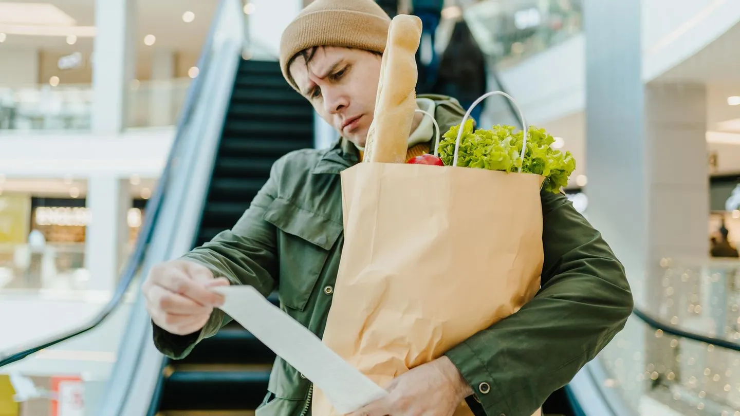 Einkaufen am Montag: Warum Sie den Kassenzettel besonders genau prüfen sollten — misstrauisch bleiben zahlt sich aus