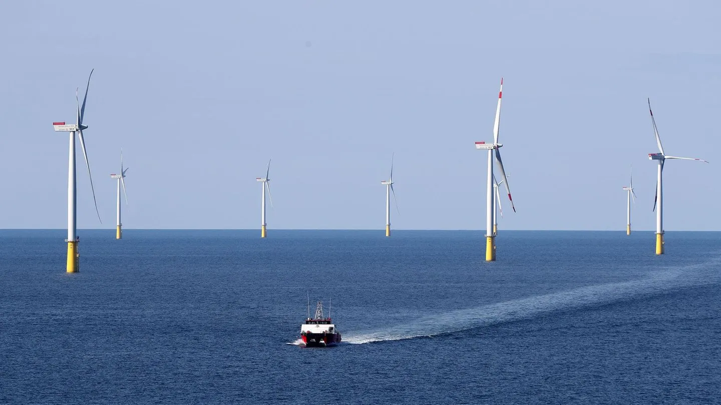 Erneuerbare Energie: Offshore-Windparks könnten mit weniger Einspeisung zusätzlich verdienen