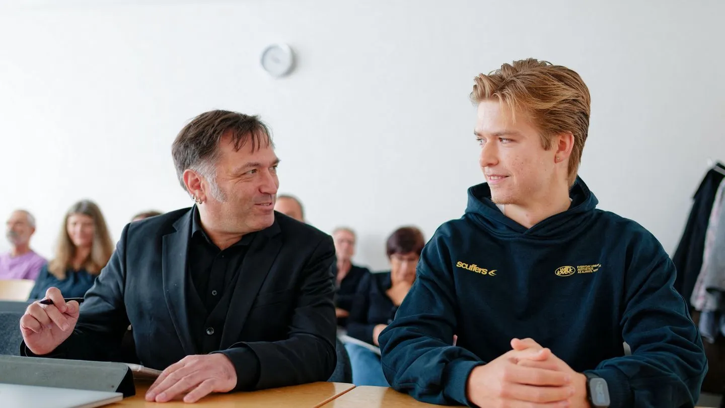Kritik an „Leerplan“: Abitur mit Fehlstunden – ehemaliger Schüler fordert Aufklärung vor Gericht