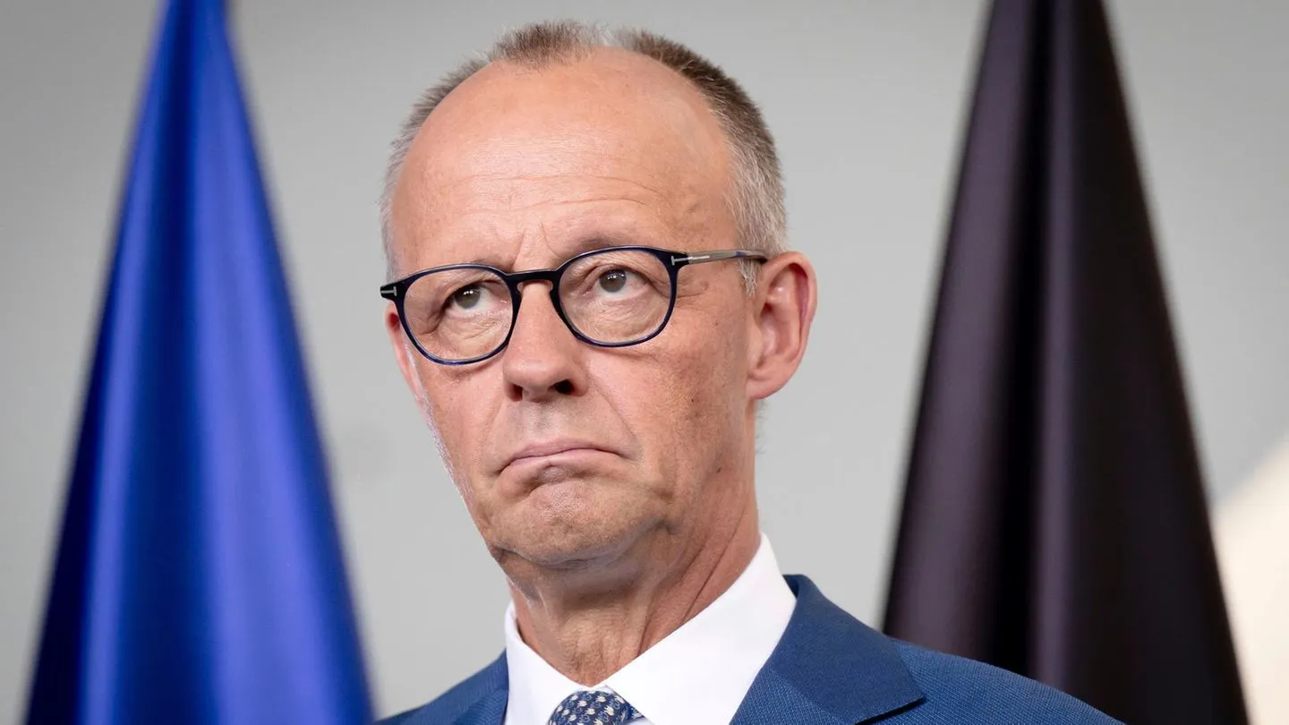 RTL/ntv-Trendbarometer: „Low Performer“ – Merz fällt im Vergleich zu Merkel und Scholz deutlich ab