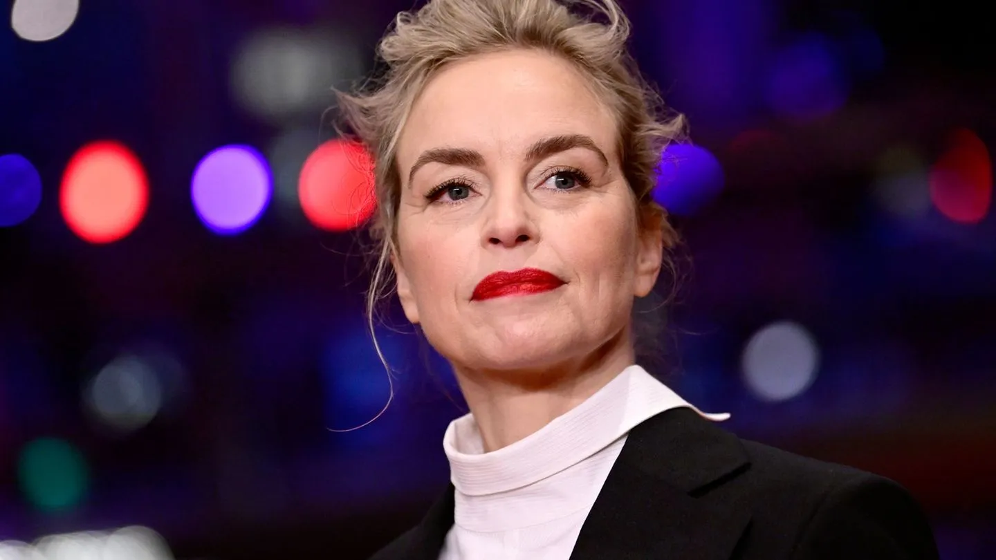 Neu im Kino: „Die andere Seite“ – Nina Hoss kämpft sich durch eine bedrückende Dystopie